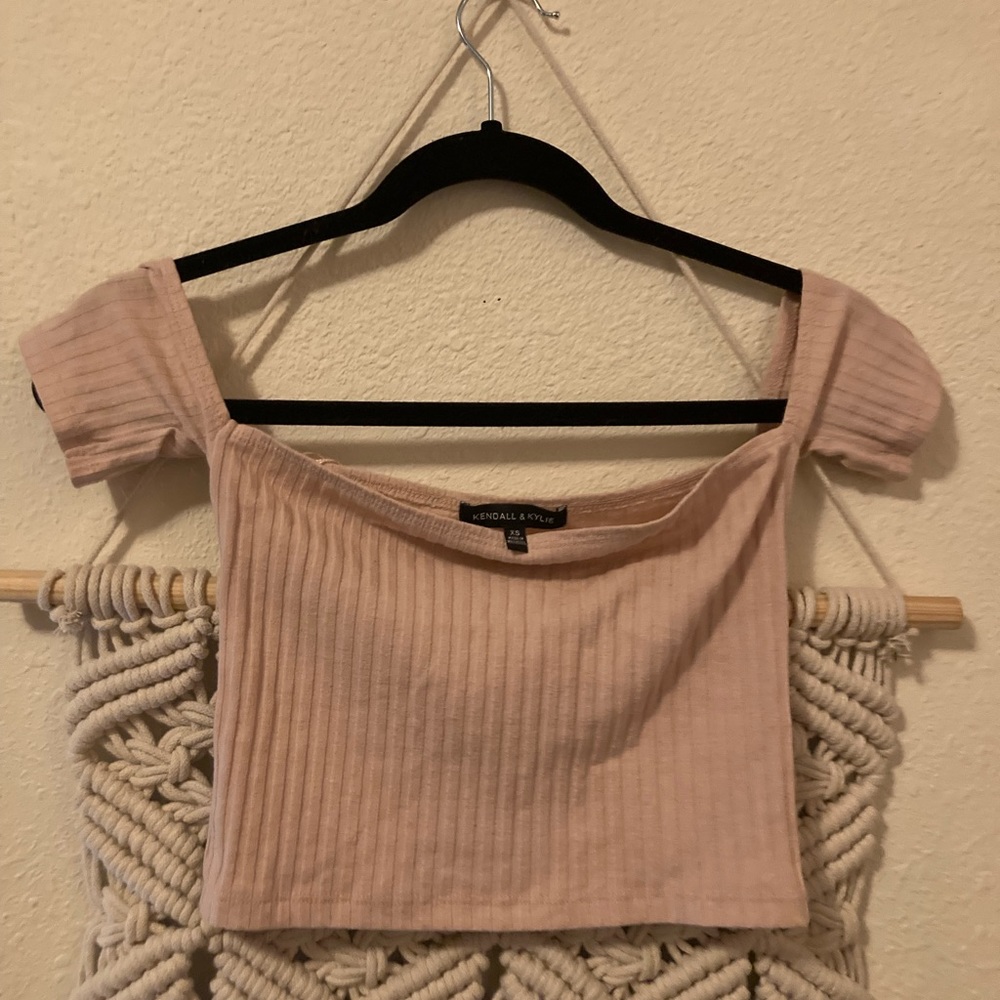 Cute off the shoulder top Kendall Kylie